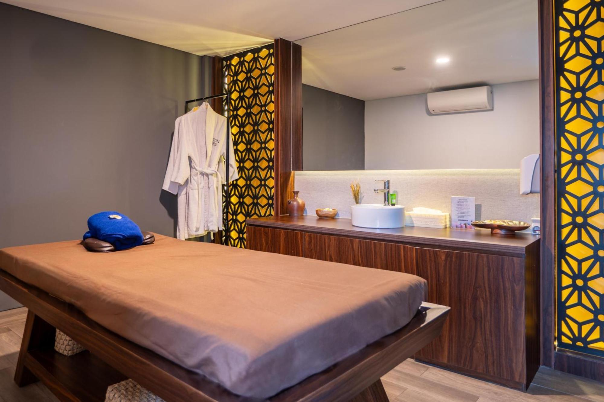 Aston Sorong Hotel & Conference Center Kültér fotó