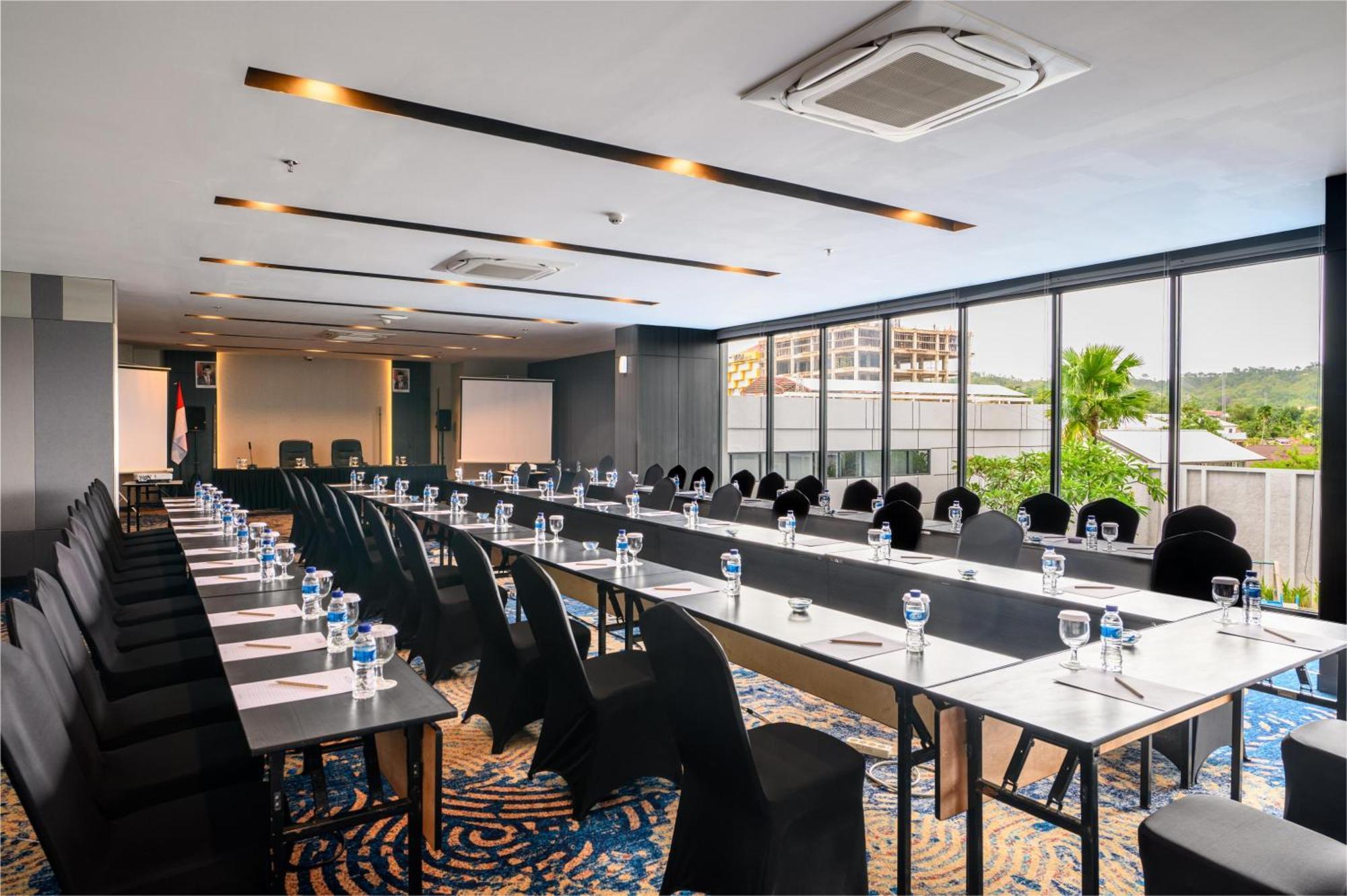 Aston Sorong Hotel & Conference Center Kültér fotó