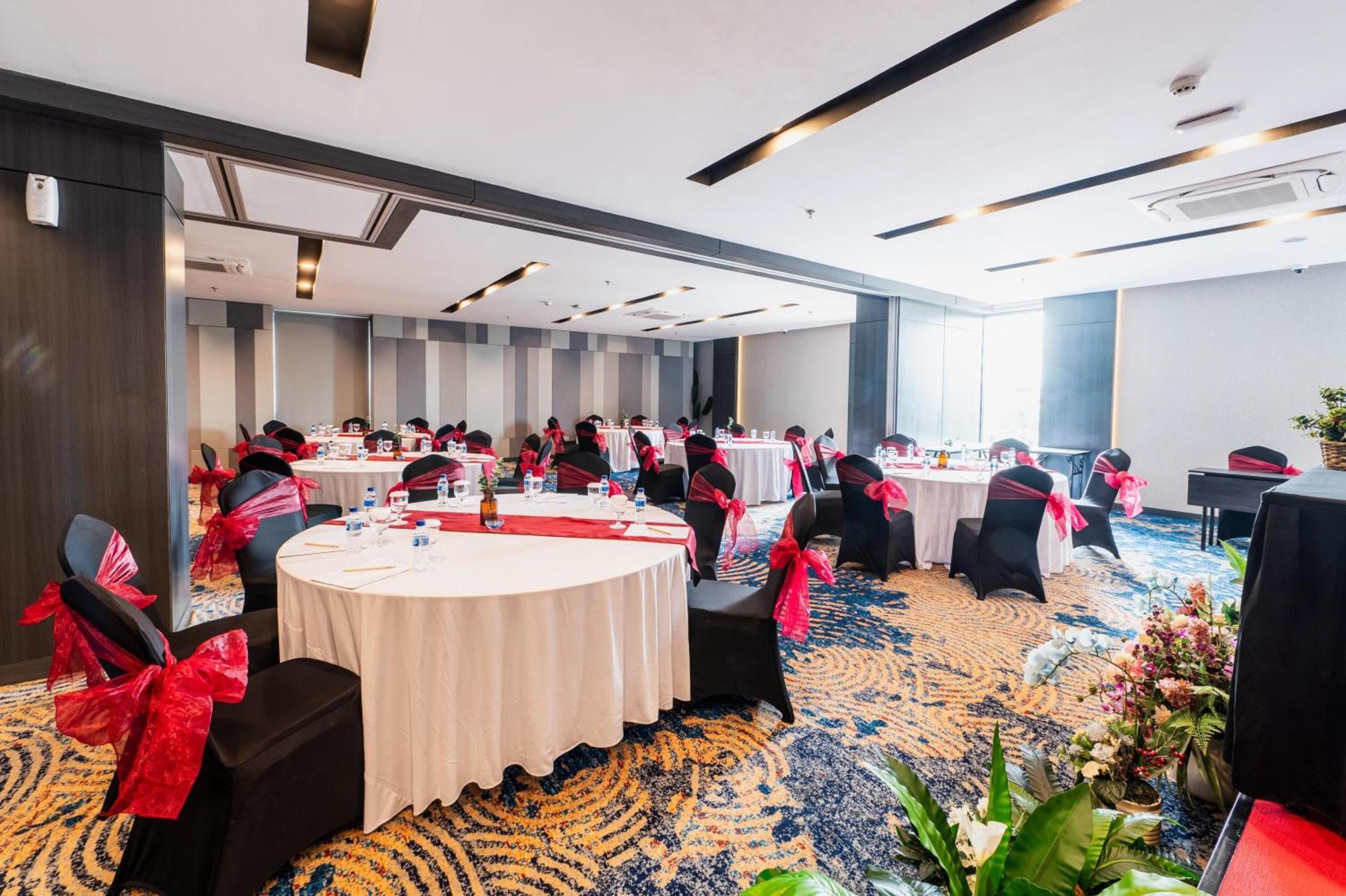 Aston Sorong Hotel & Conference Center Kültér fotó